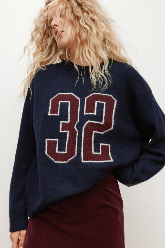 32 Motif-detail jumper